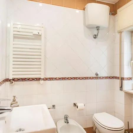 Alla Scoperta Del Vomero Naples